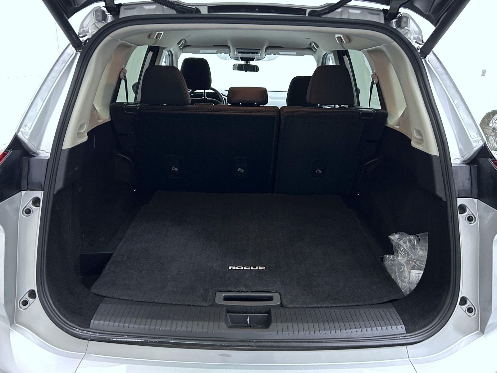 2024 Nissan Rogue SV photo 18