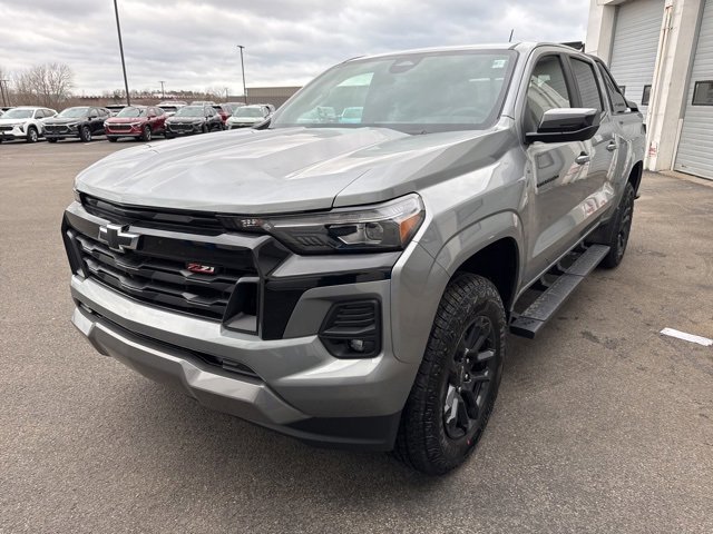 2025 Chevrolet Colorado Z71 photo 3