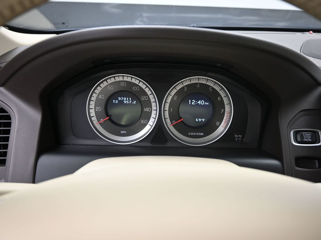 2012 Volvo XC60 T6 Premier Plus photo 12
