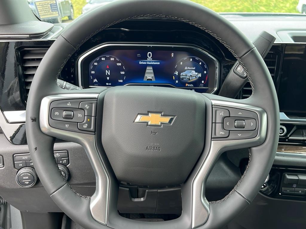 2025 Chevrolet Silverado LT photo 11