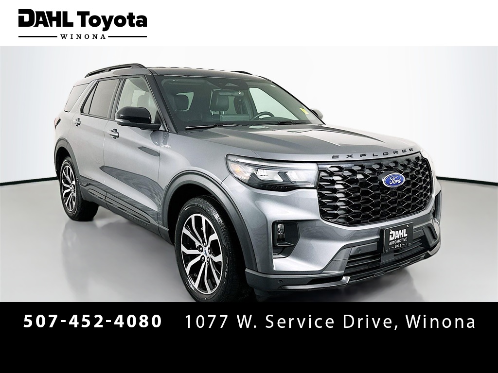 2025 Ford Explorer ST-LINE's photo