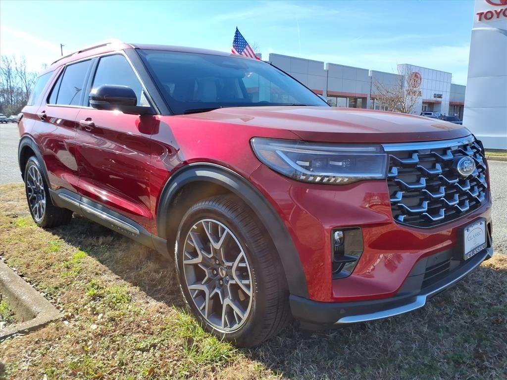 2025 Ford Explorer Platinum's photo