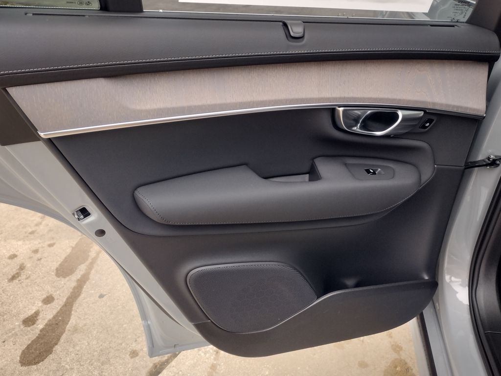 2026 VOLVO XC90 - Image 18