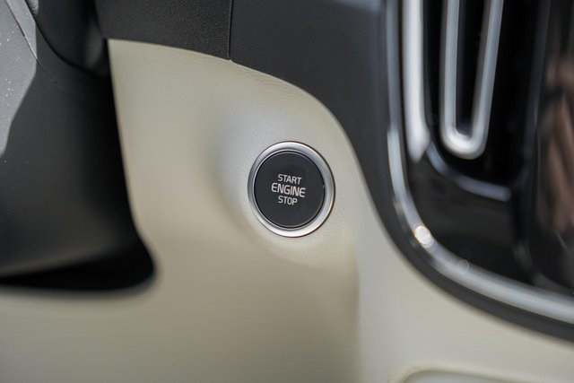 2026 Volvo XC40 AWD photo 20
