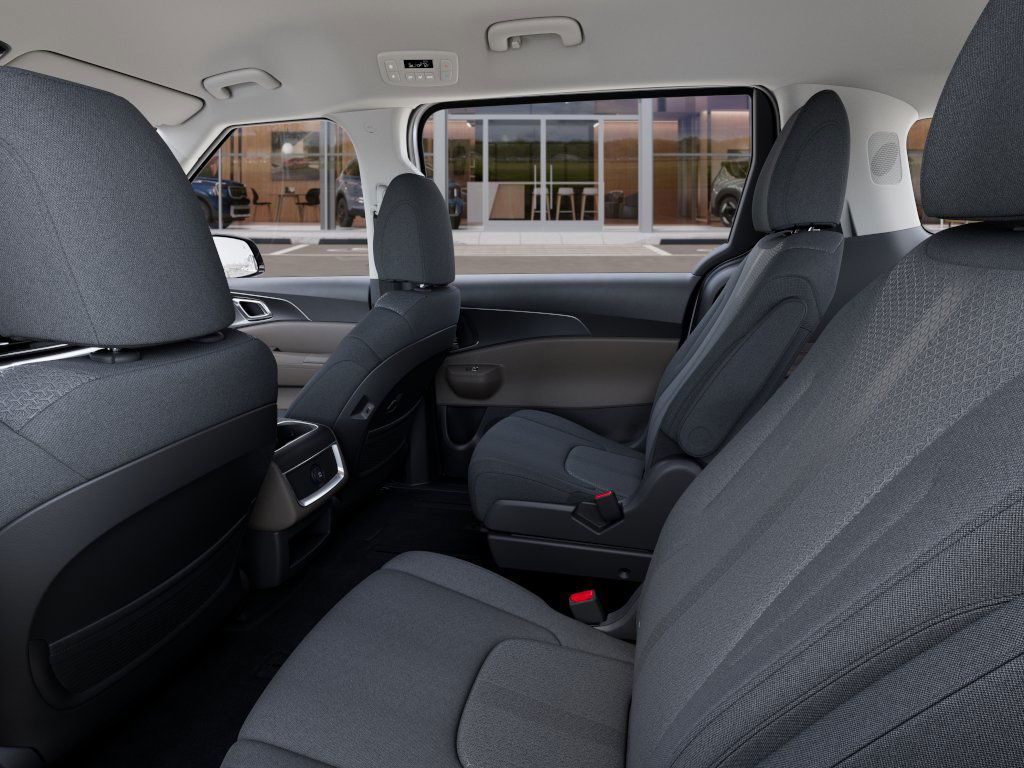 2026 Kia Carnival LX photo 17
