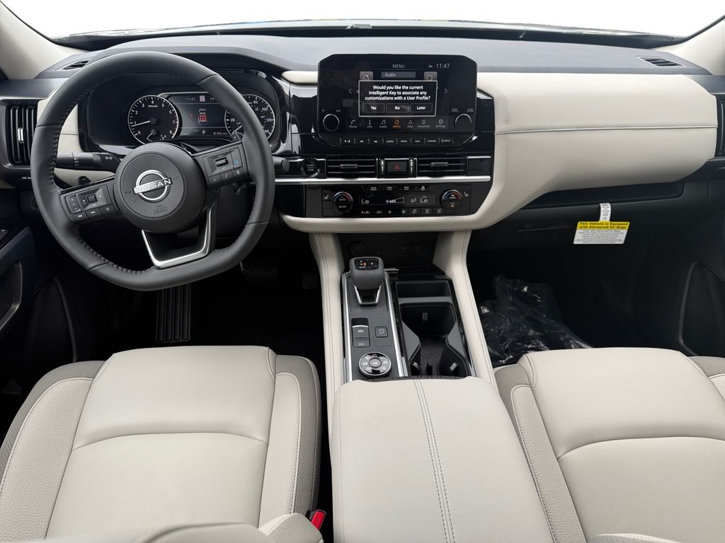 2025 Nissan Pathfinder SL photo 9