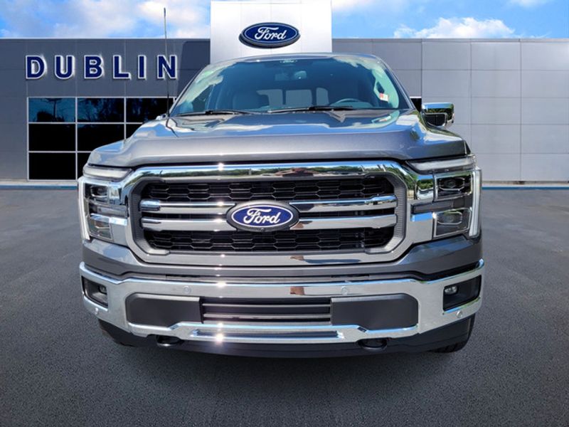 2025 Ford F-150 Lariat photo 2