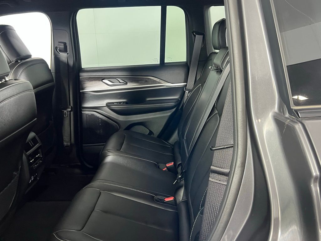 2024 Jeep Grand Cherokee Limited photo 20