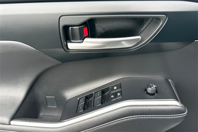2024 Toyota Highlander XLE photo 10