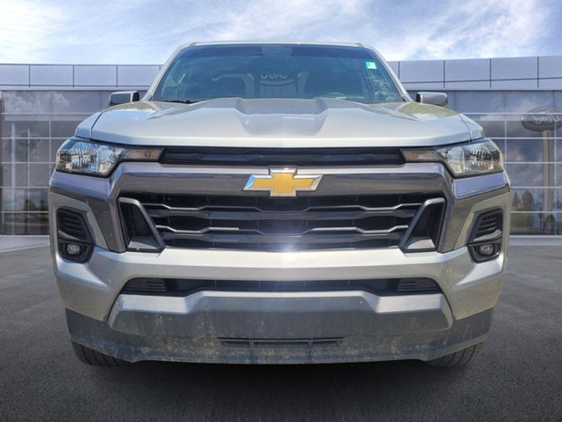 2023 Chevrolet Colorado LT photo 2