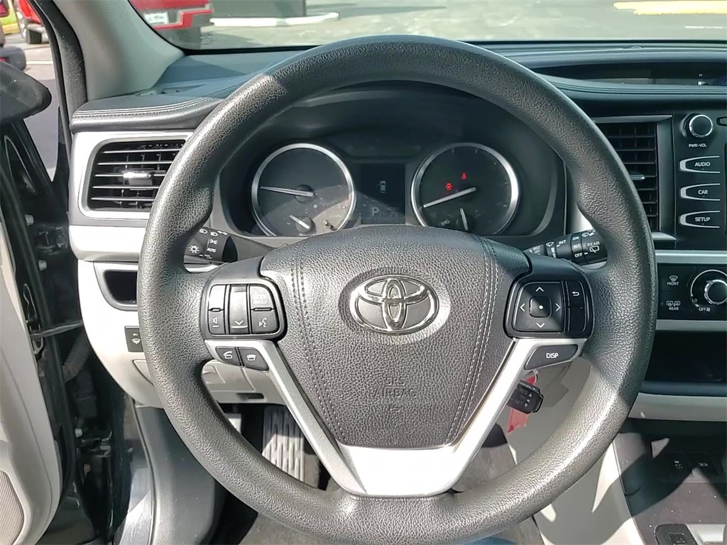 2015 Toyota Highlander LE photo 19