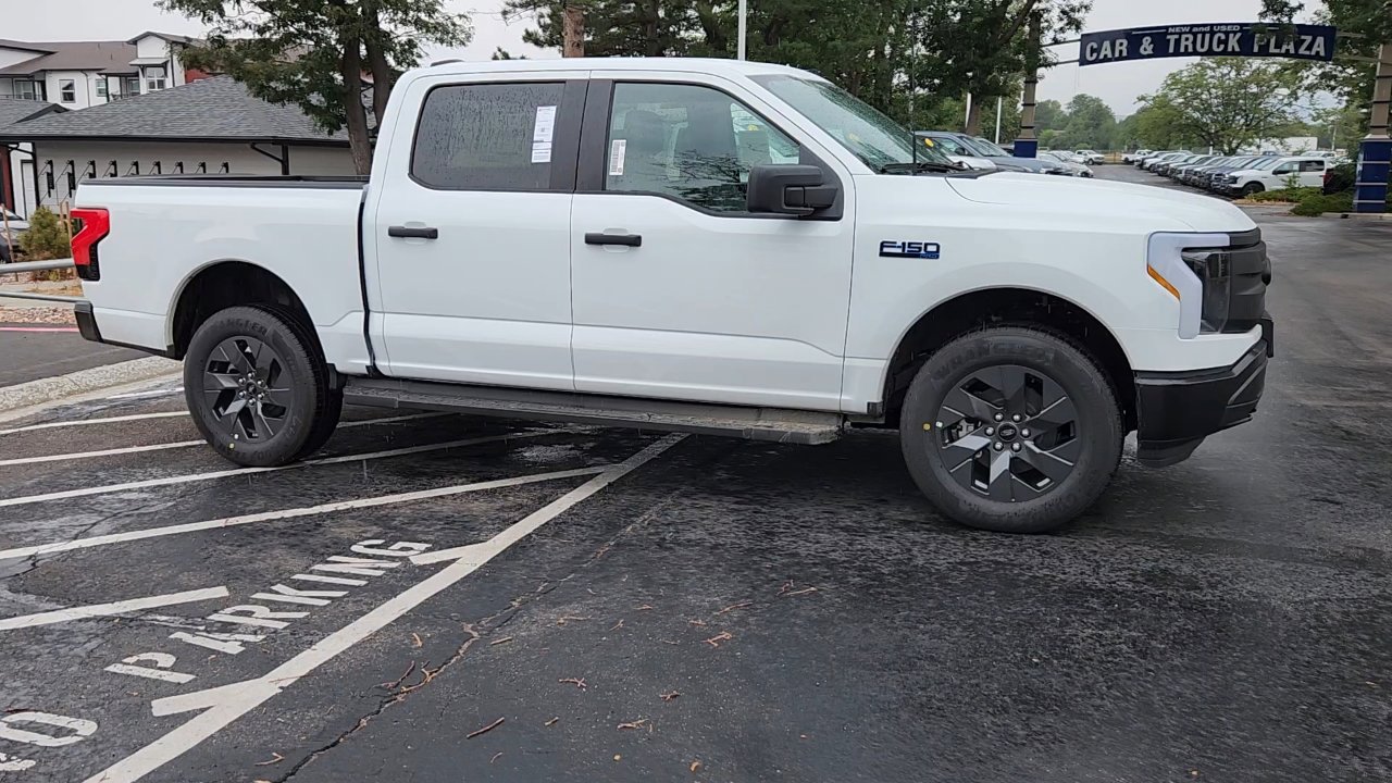 2025 Ford F-150 Lightning photo 10