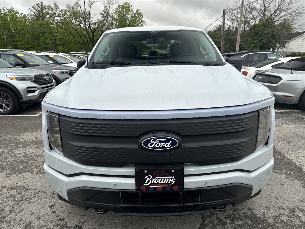 2025 Ford F-150 Lightning photo 2