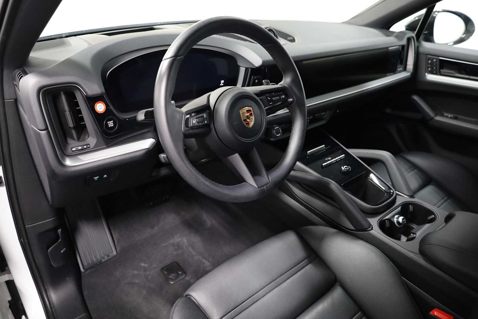 2024 Porsche Cayenne Coupe photo 2