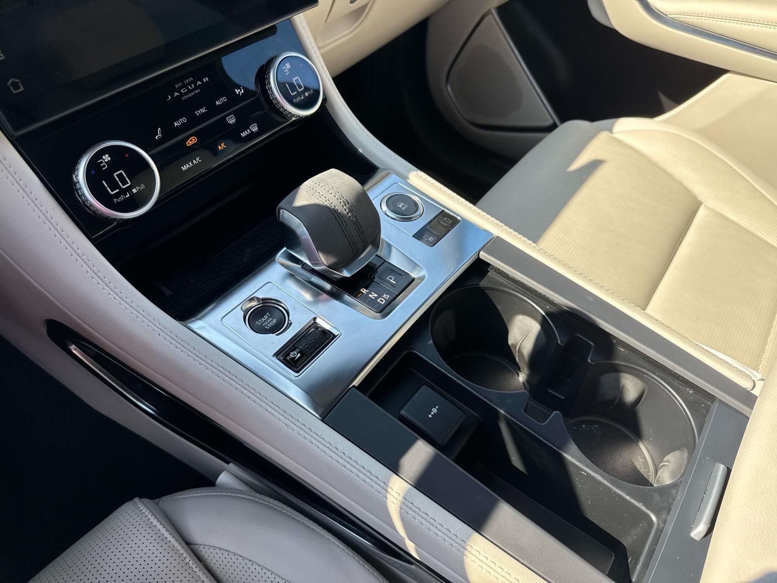 2025 Jaguar F-PACE R-Dynamic S P250 photo 23