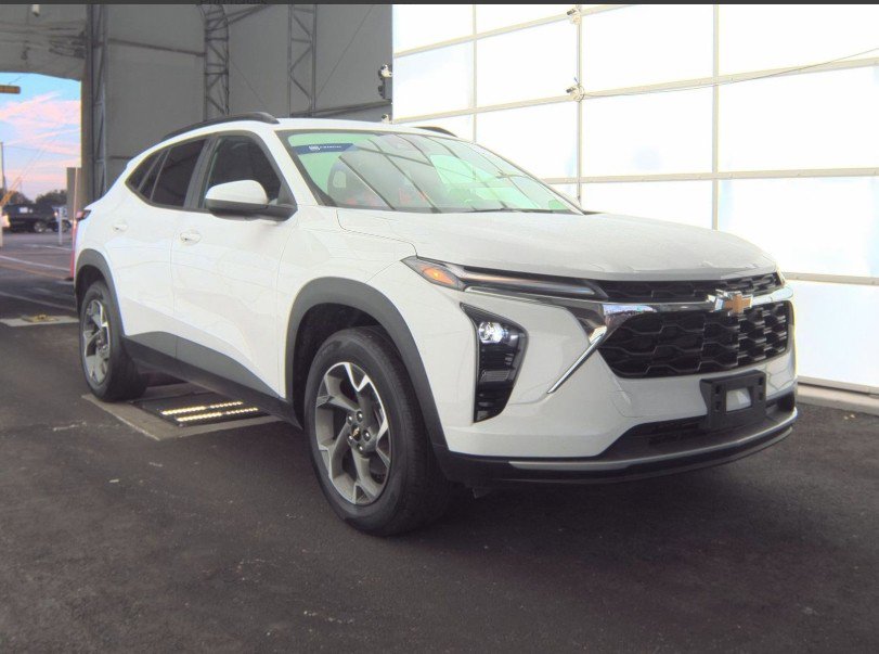 2024 Chevrolet Trax LT photo 4