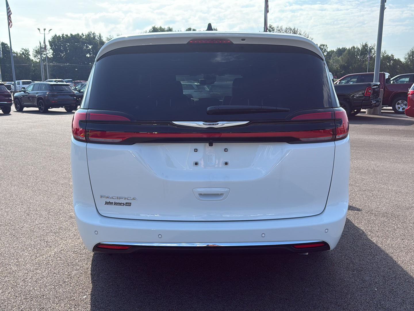 2026 Chrysler Pacifica photo 14