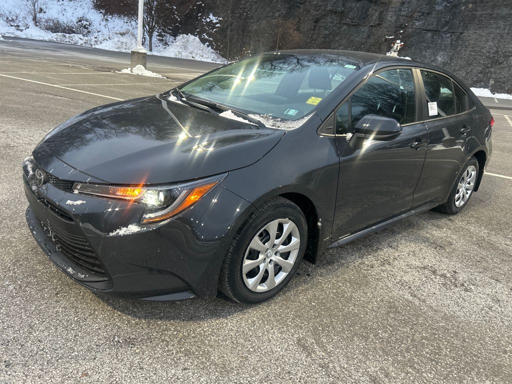 2026 Toyota Corolla LE's photo