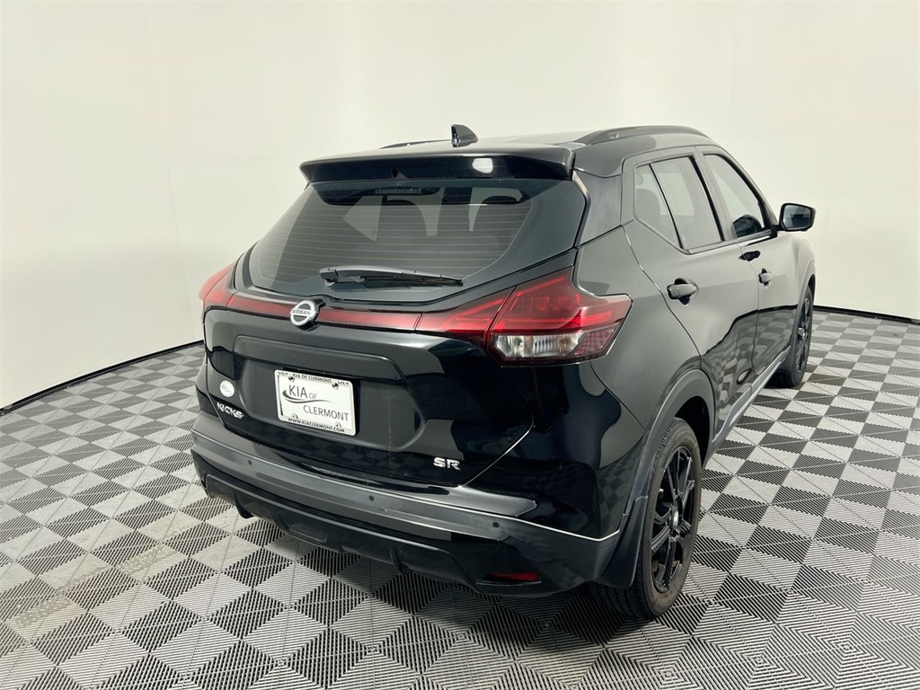 2021 Nissan Kicks SR photo 2