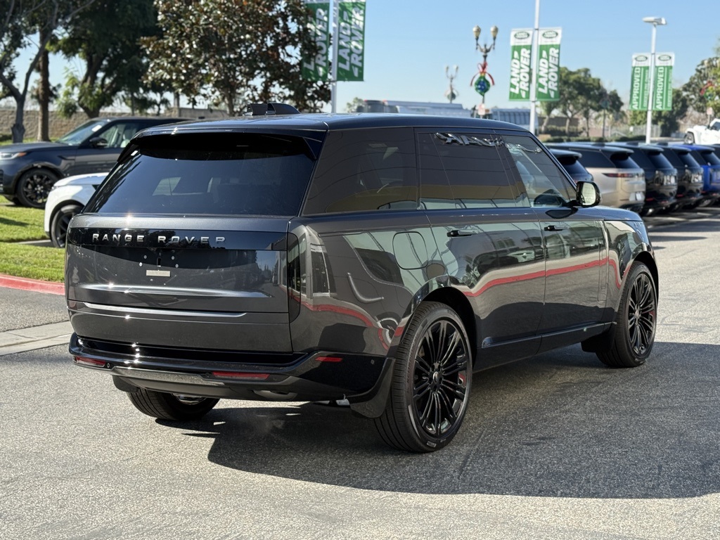 2025 Land Rover Range Rover SE photo 2