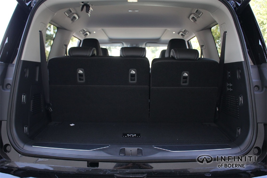 2026 Infiniti QX80 Luxe photo 18