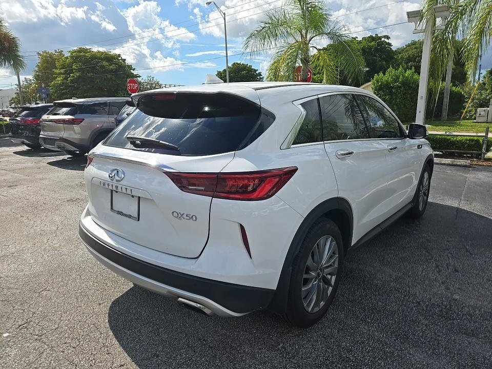 2023 Infiniti QX60 Pure photo 3