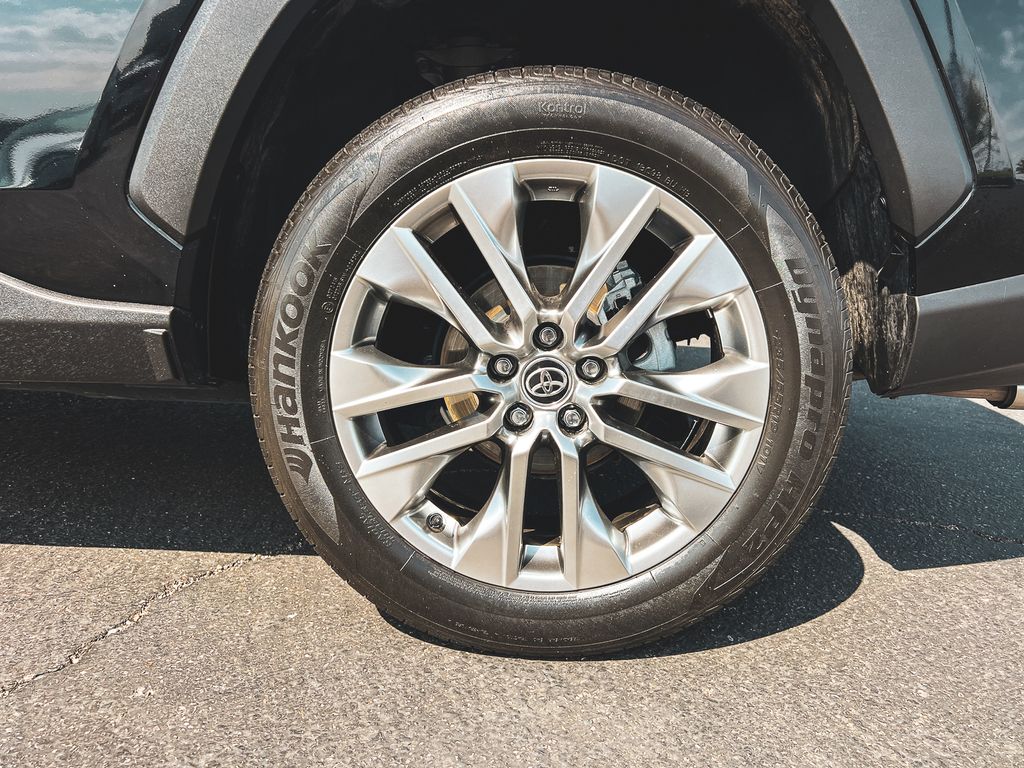 2021 Toyota RAV4 Limited photo 4