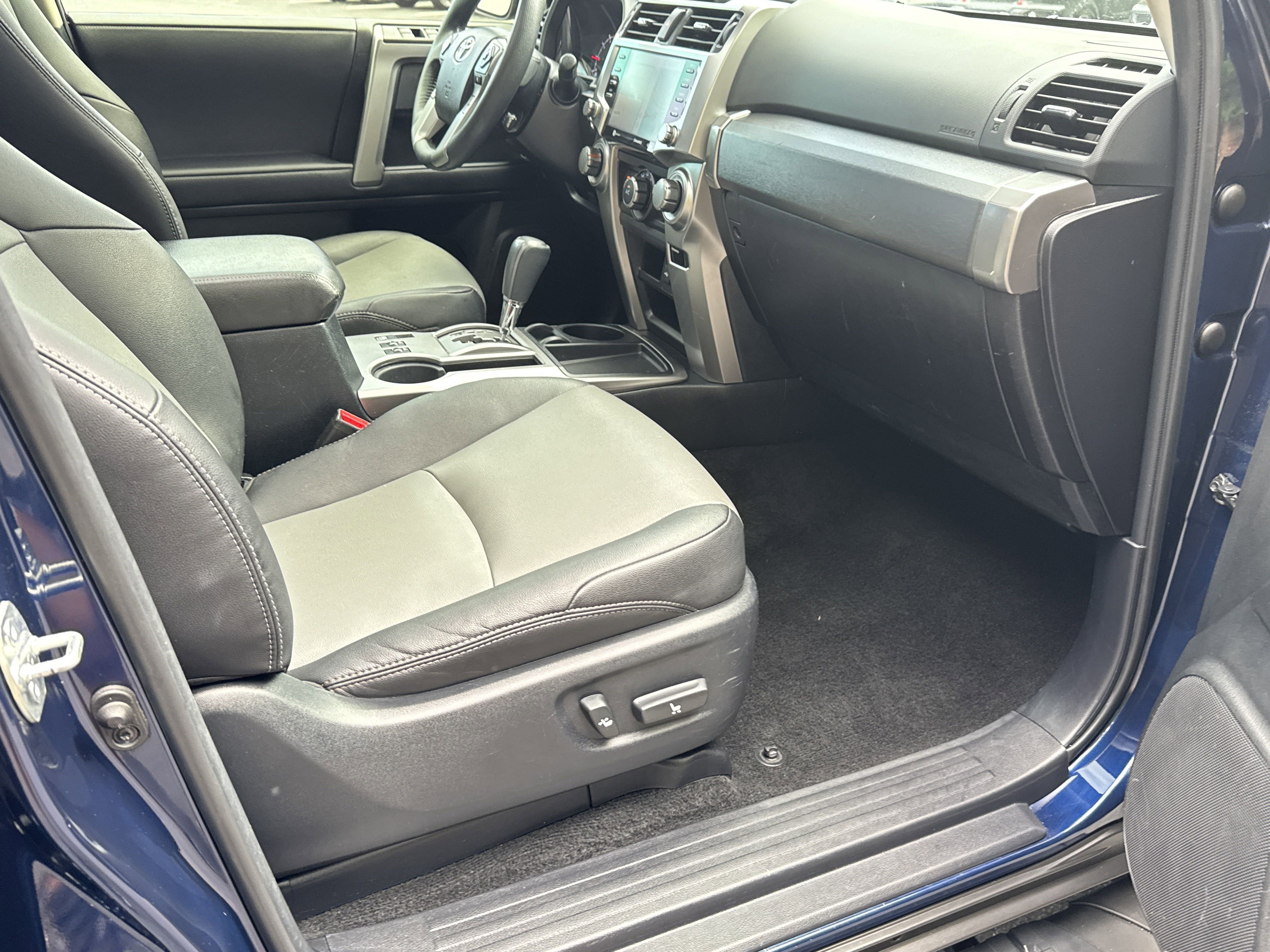 2022 Toyota 4Runner SR5 Premium photo 2