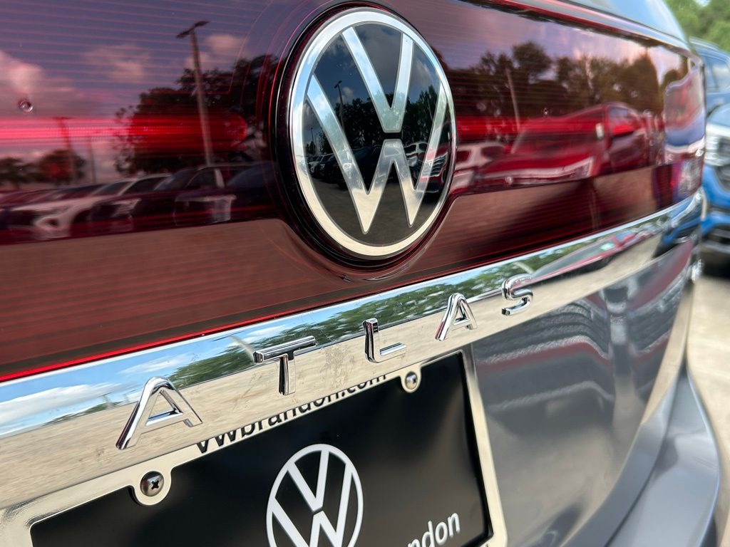 2025 Volkswagen Atlas SEL Premium R-Line photo 25