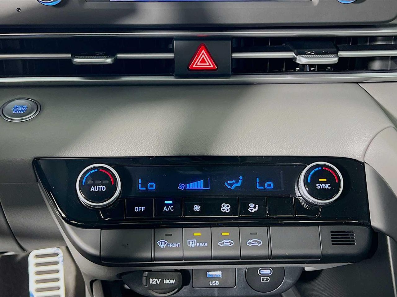 2025 Hyundai Elantra SEL Sport photo 10