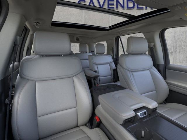 2025 Ford Expedition photo 8