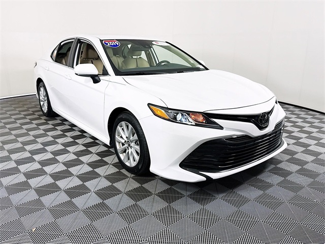 2019 Toyota Camry LE's photo