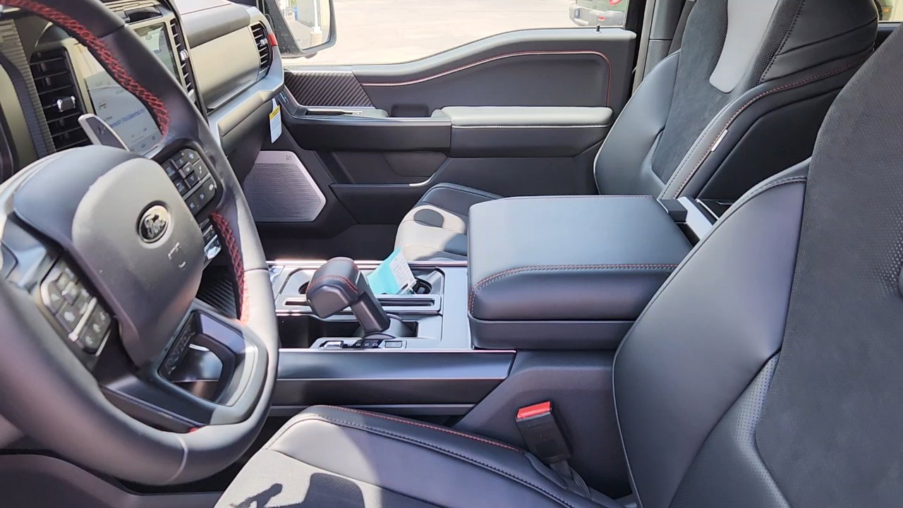 2025 Ford F-150 Raptor photo 16