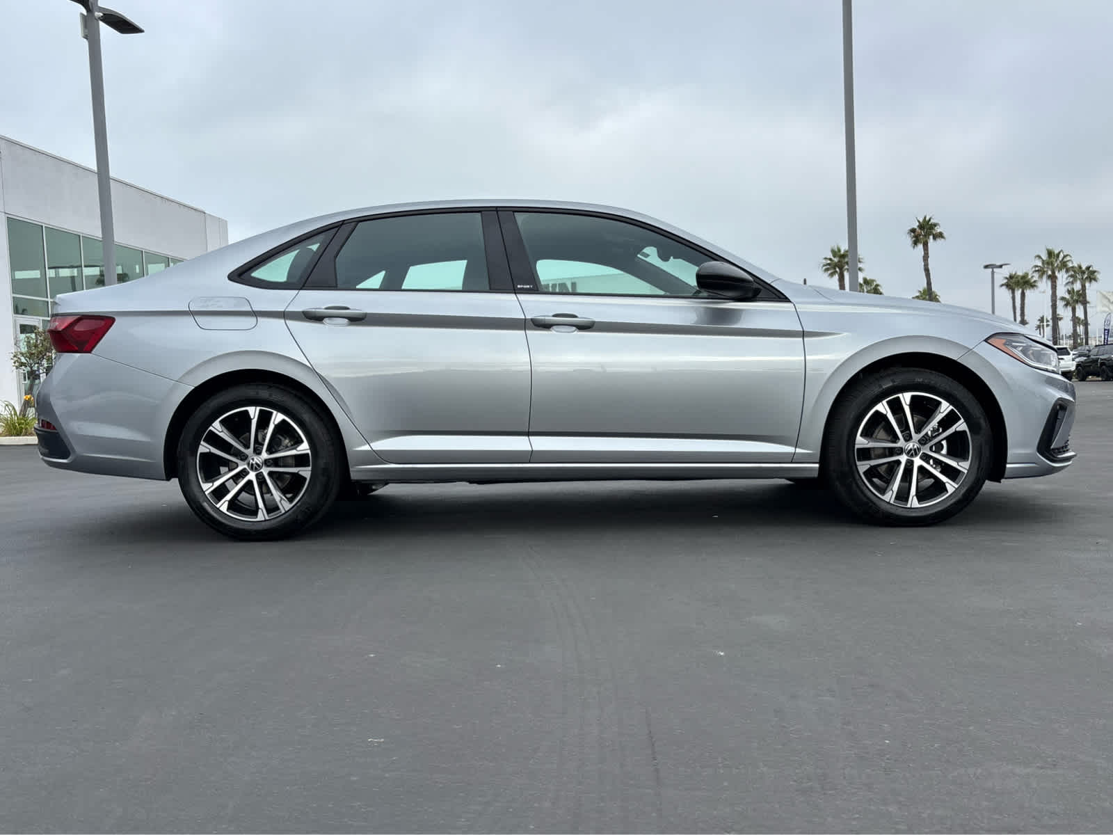 2025 Volkswagen Jetta Sport photo 2