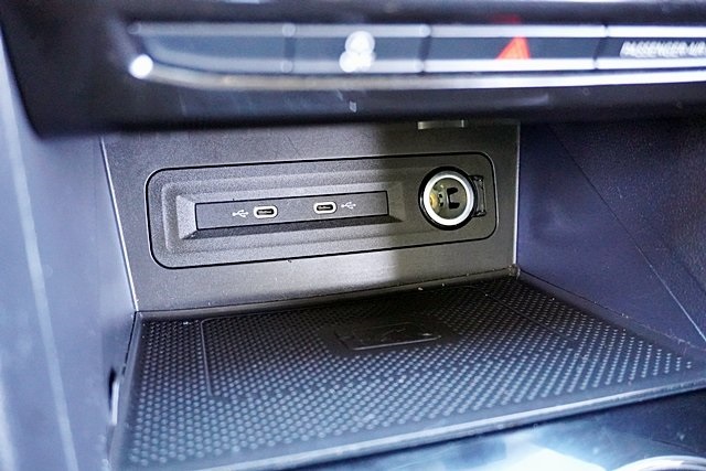 Used 2022 Silver Volkswagen 3.6L V6 SE w/Technology image 31