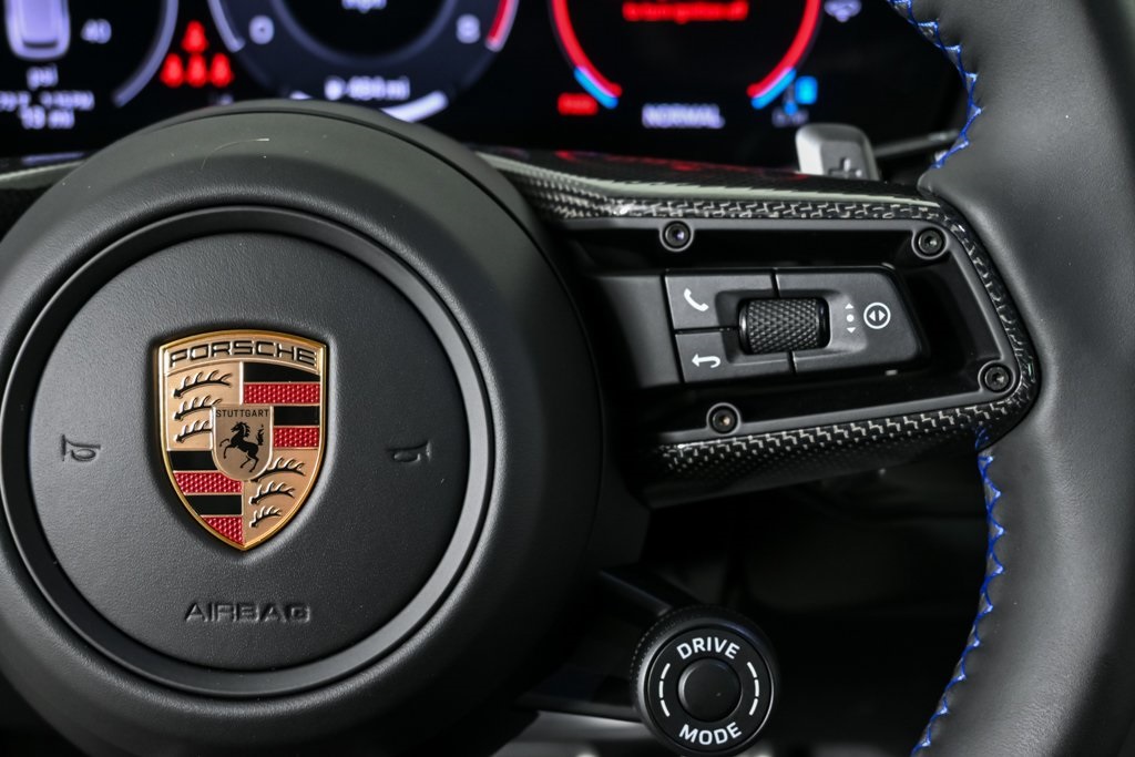 2025 Porsche Cayenne GTS photo 10