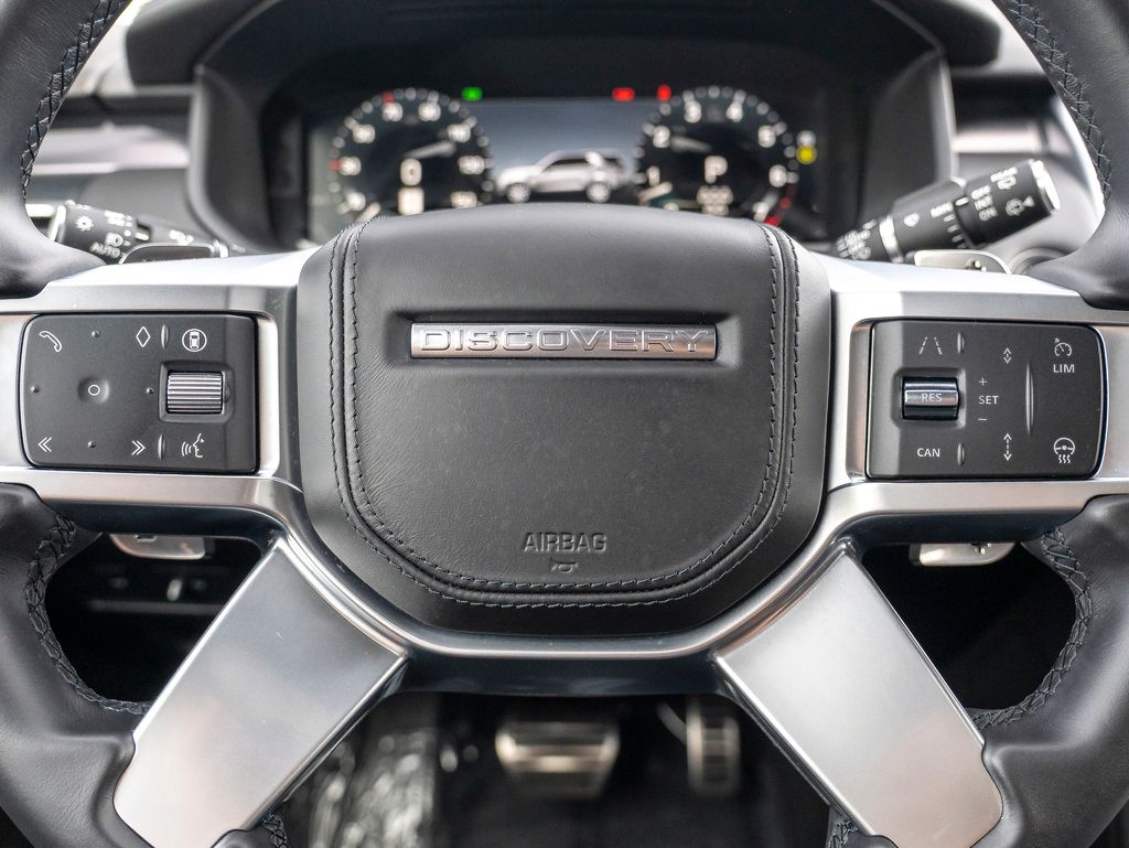 2024 Land Rover Discovery Metropolitan Edition photo 12