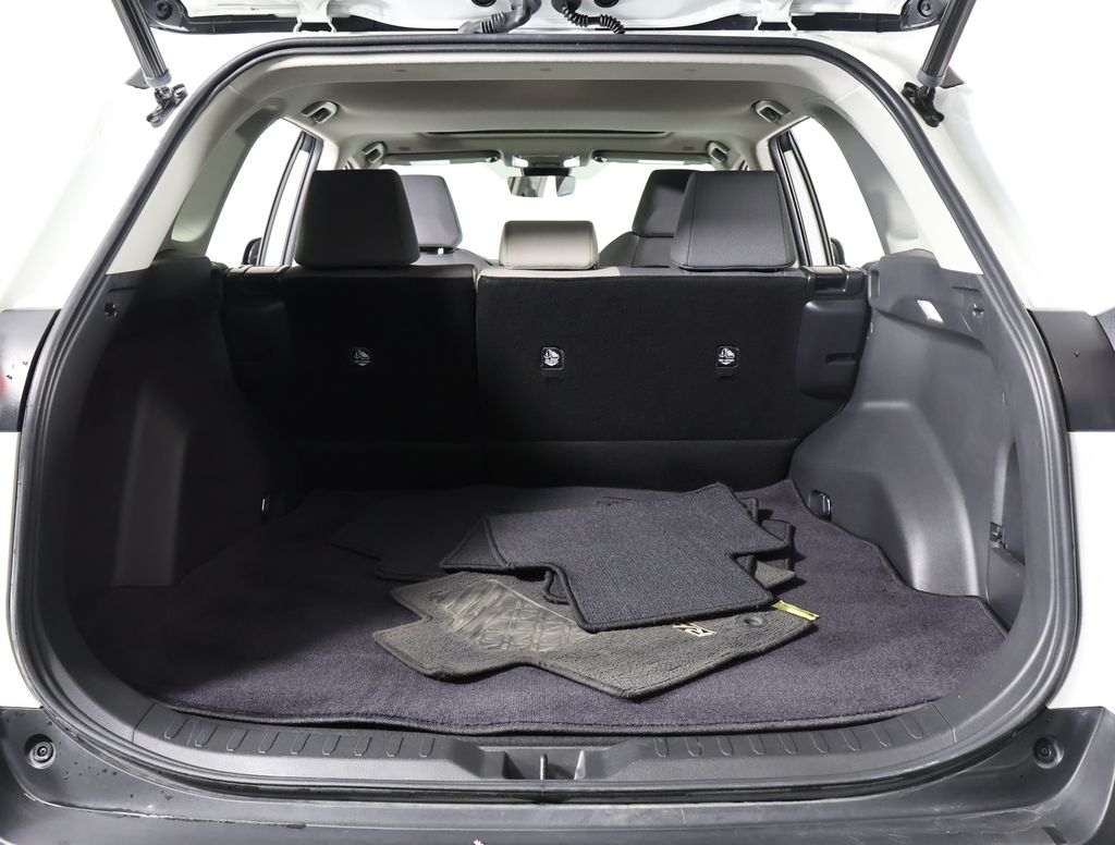 2023 Toyota RAV4 XLE photo 16