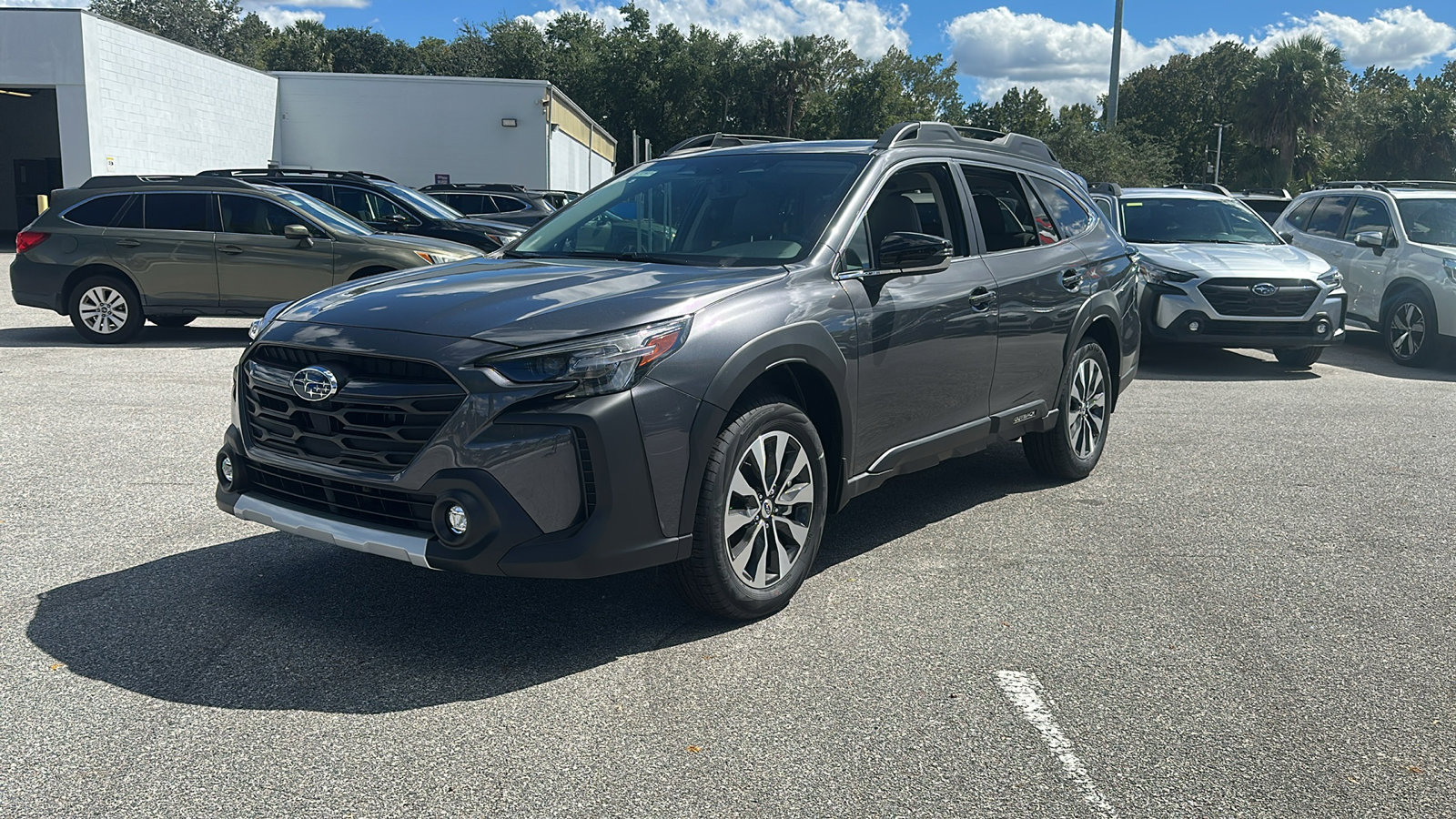 2025 Subaru Outback Limited photo 2