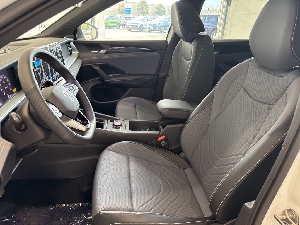 2025 Volkswagen Tiguan SE R-Line Black photo 11