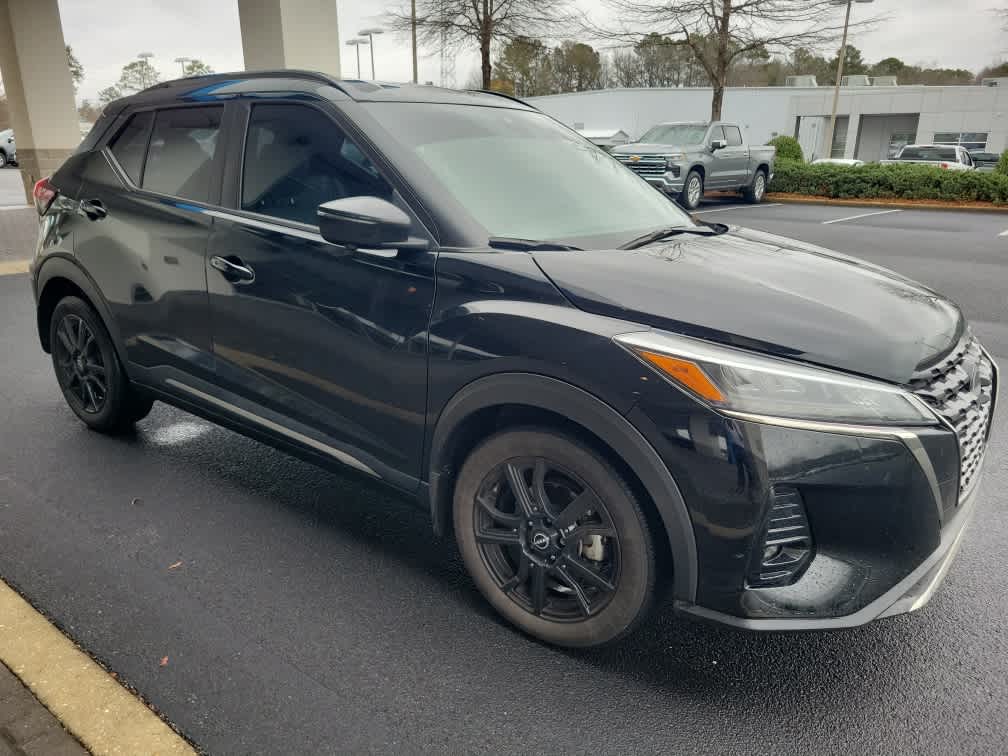 2023 Nissan Kicks SR's photo