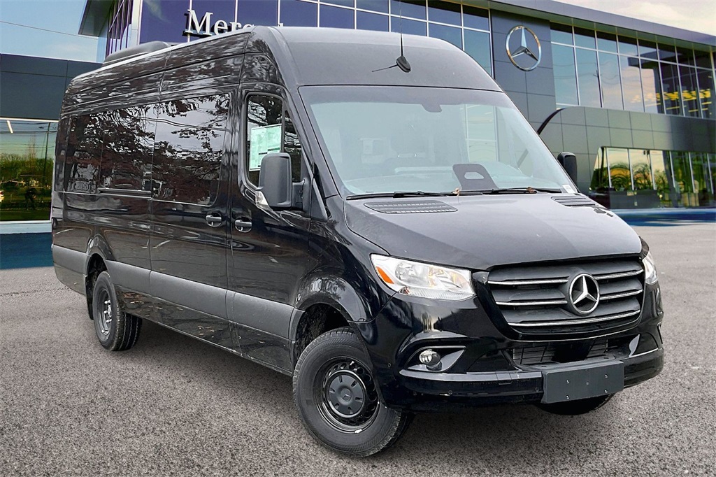 2025 Mercedes-Benz Sprinter Cargo Van Base's photo