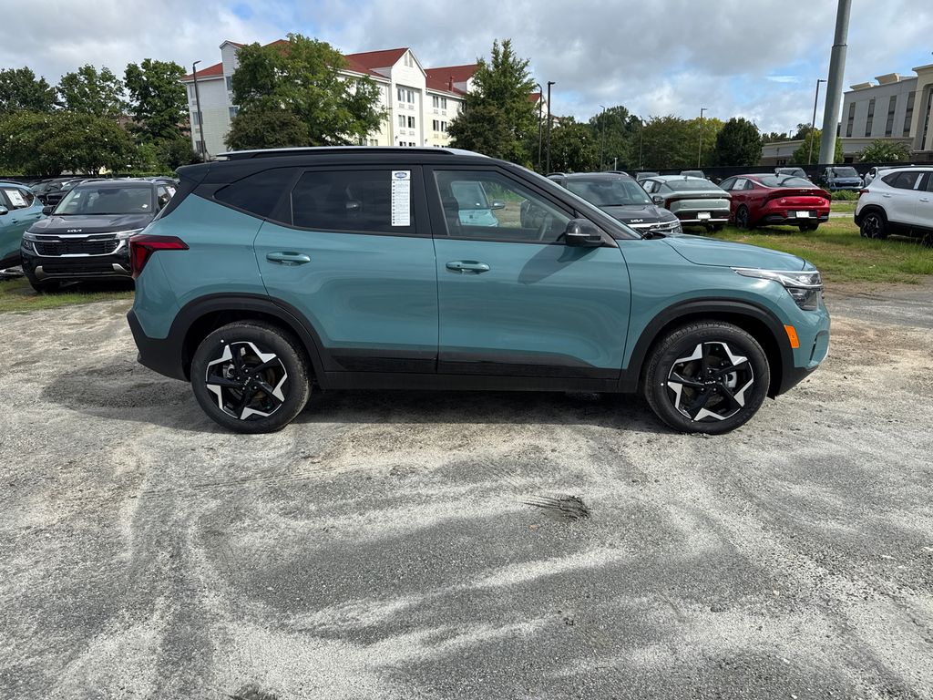 2025 Kia Seltos S photo 2
