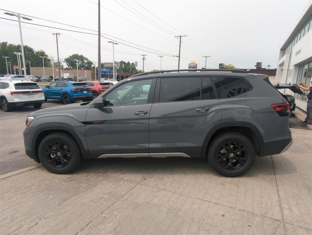 2025 Volkswagen Atlas Peak Edition SE photo 4