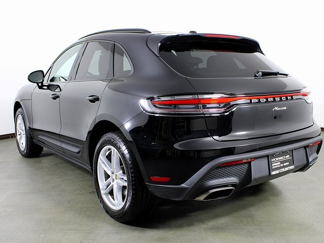 2025 Porsche Macan T photo 2