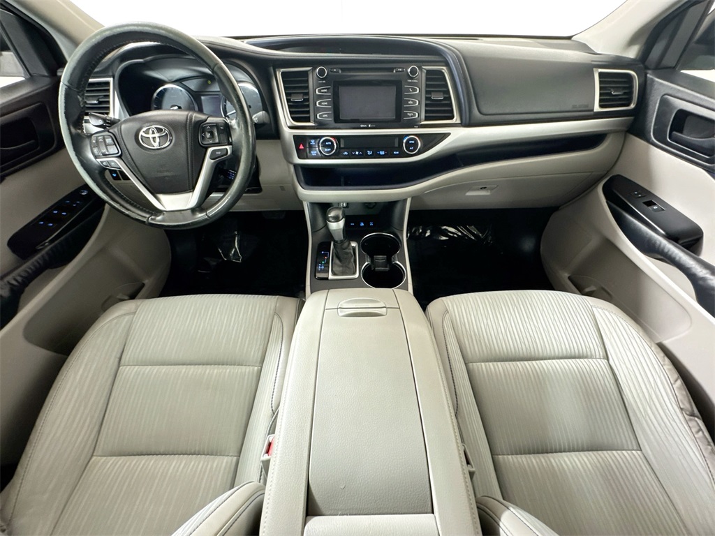 2014 Toyota Highlander LE Plus photo 7