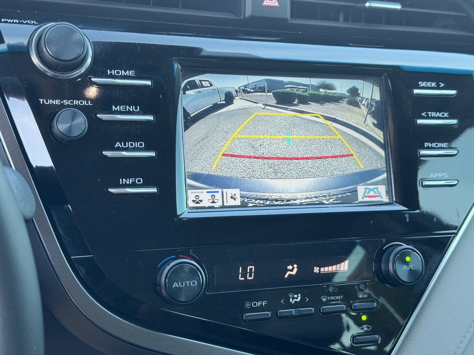 2018 Toyota Camry LE photo 23