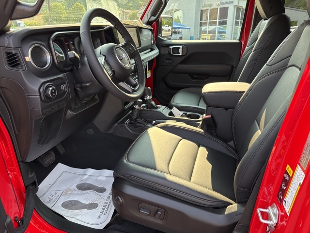 2025 Jeep Gladiator Willys photo 16