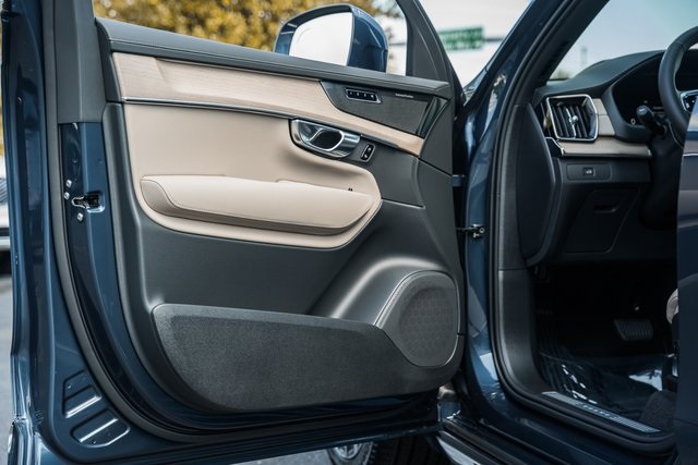 2026 Volvo XC90 photo 31