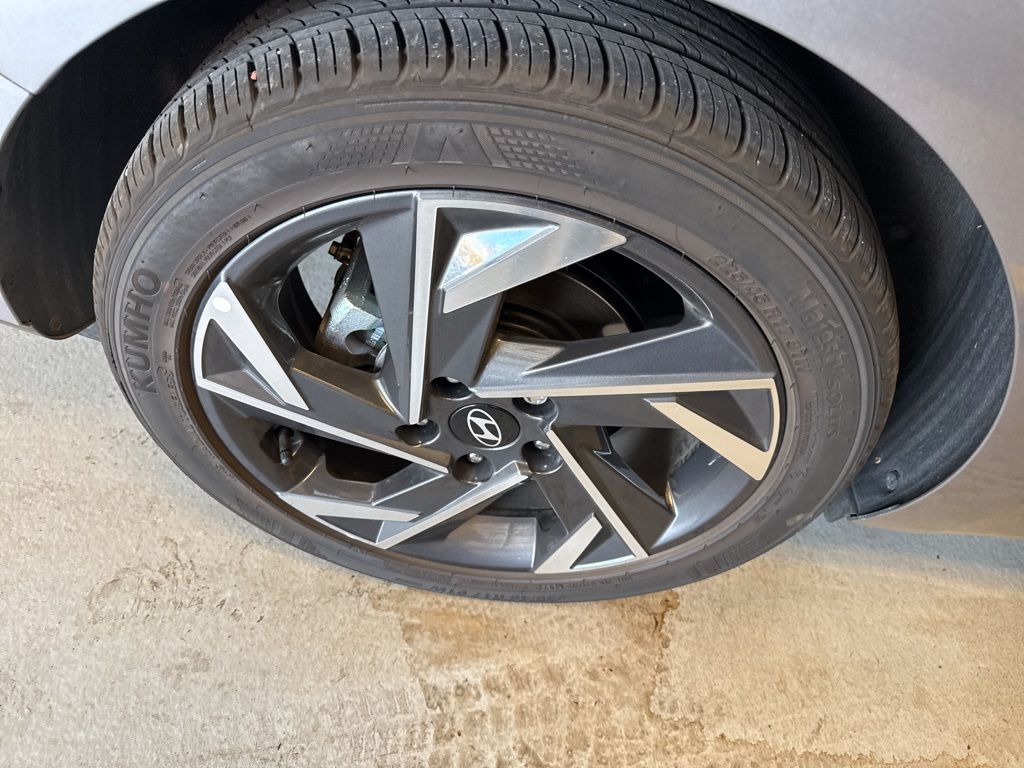 2024 Hyundai Elantra Limited photo 4